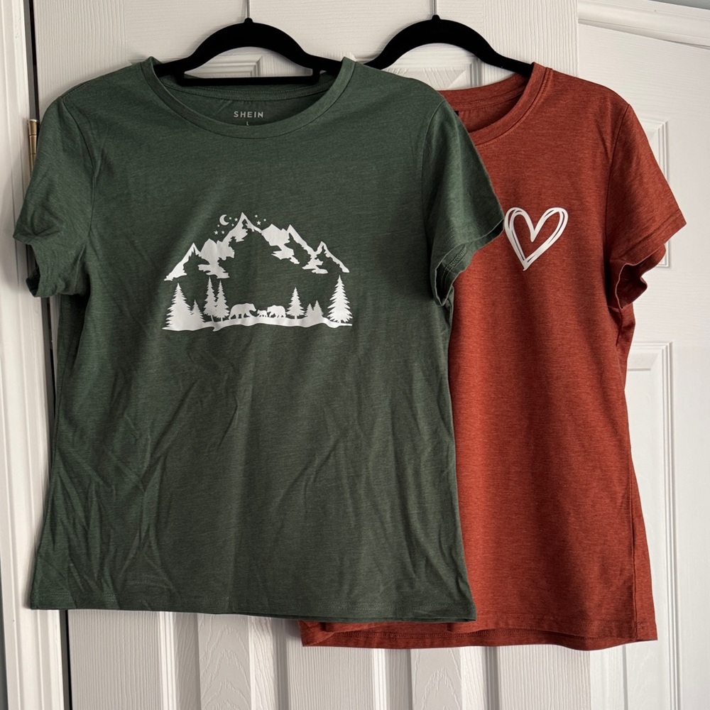SHEIN Green Mountain and Red Heart Short Sleeve Tees